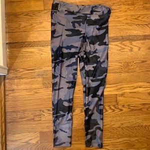 Koral medium blue and grey camo leggings